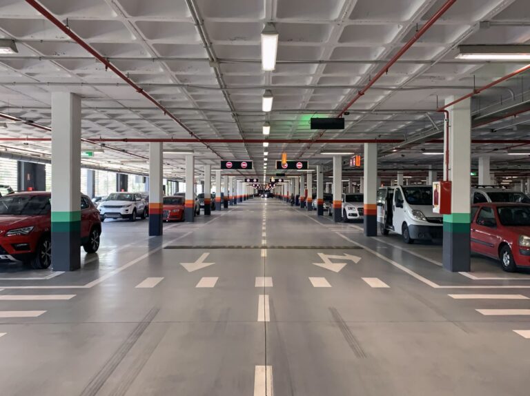 Professionelle Reinigung einer Tiefgarage durch Gebäudereiniger-Meisterbetrieb