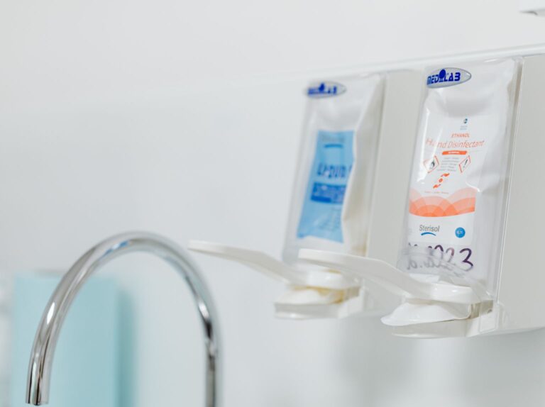 Professionelle Dosierstation für Flächendesinfektion